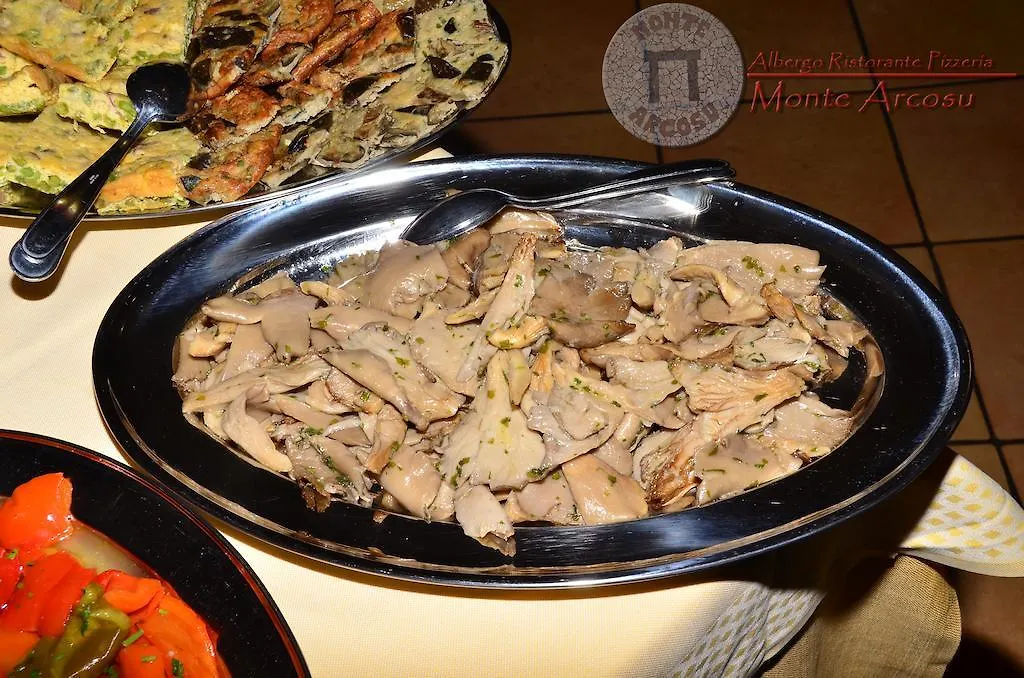 Albergo Ristorante Pizzeria Monte Arcosu Uta 호텔