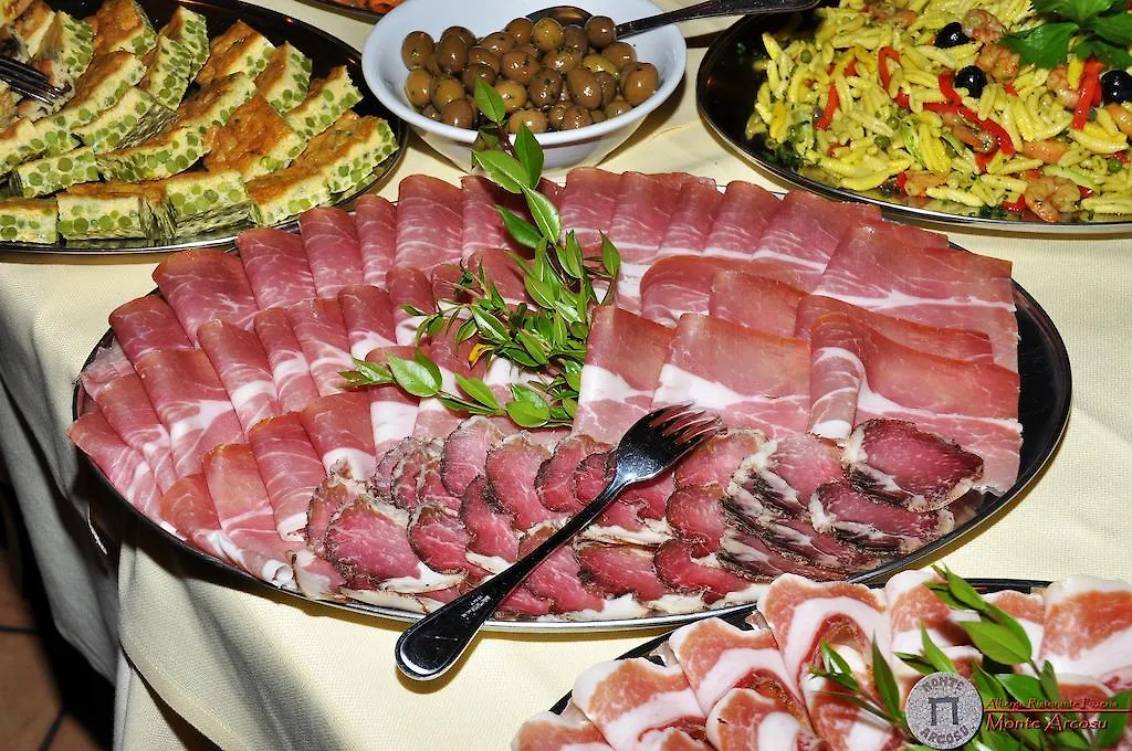 Albergo Ristorante Pizzeria Monte Arcosu Uta 3*,