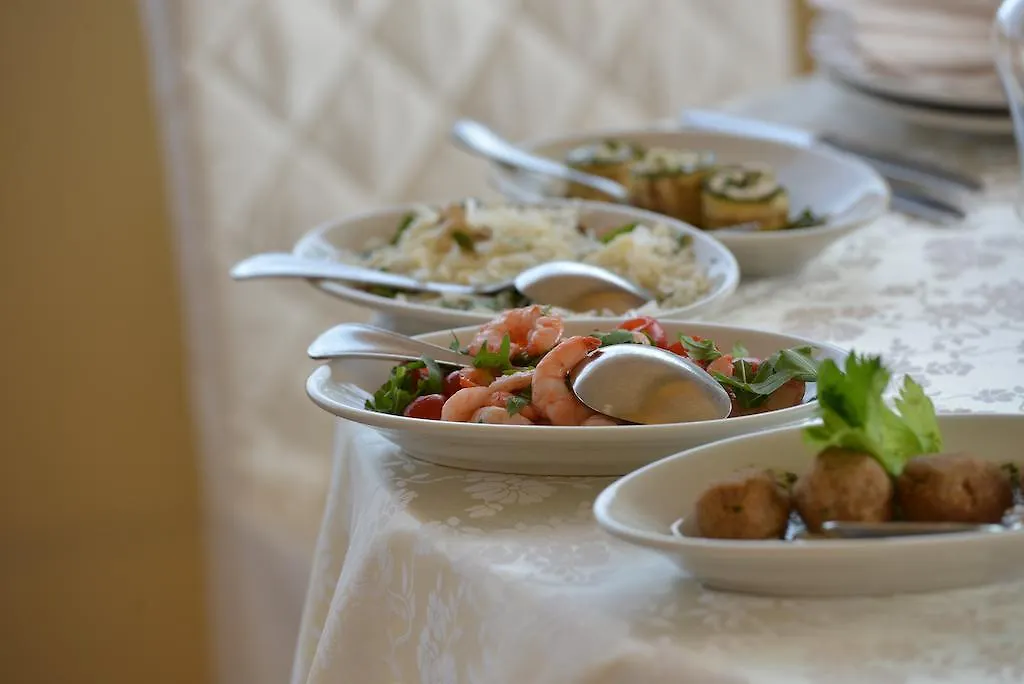 Albergo Ristorante Pizzeria Monte Arcosu Uta 3*,