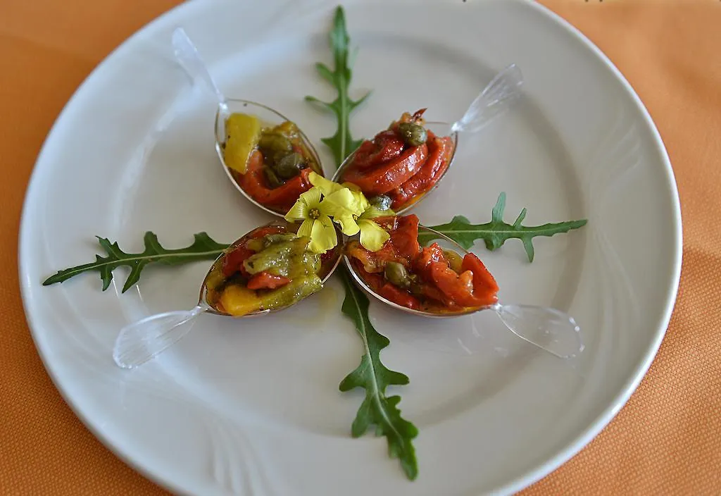 Albergo Ristorante Pizzeria Monte Arcosu Uta 호텔