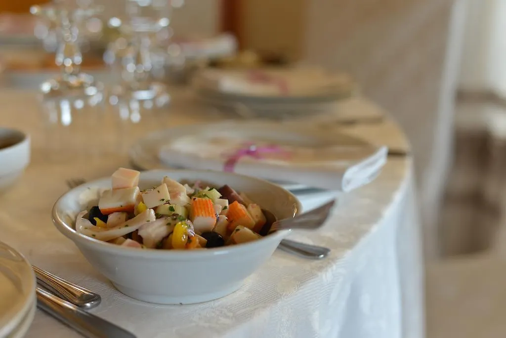 Albergo Ristorante Pizzeria Monte Arcosu Uta Hotell